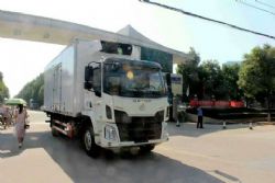 东风柳汽乘龙7.5米冷藏车（国五）图片