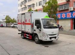 跃进福运3.3米易燃液体厢式运输车（国六）图片