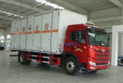 解放龙V 6.6米腐蚀性物品厢式运输车（国六）图片